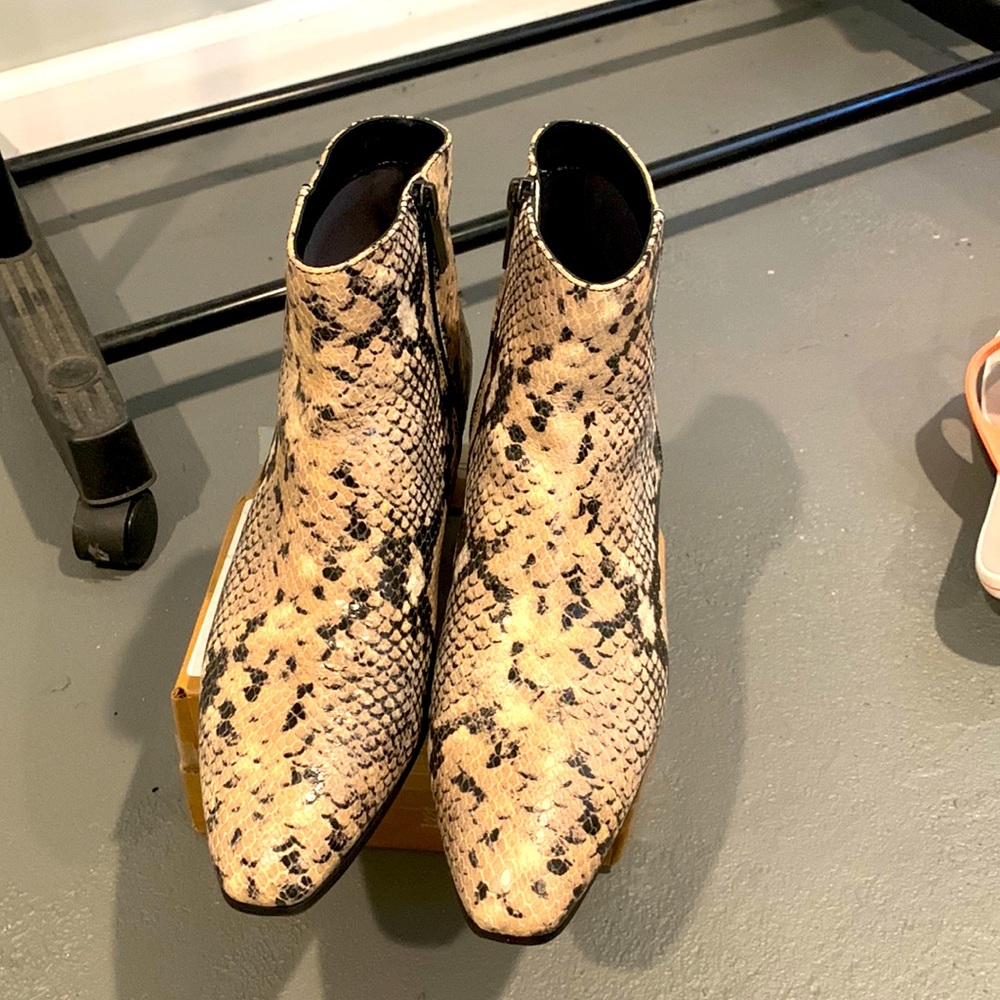 Aquatilia made in Italy. Shoe boot. Side zip. Great shape. Snakeskin pattern